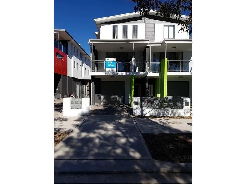 MAJESTIC 5 BEDROOM HOUSE + OFFICE/STUDIO