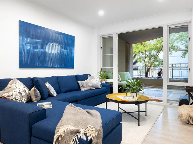 Secluded & spacious luxury living, magnificent garden entrance