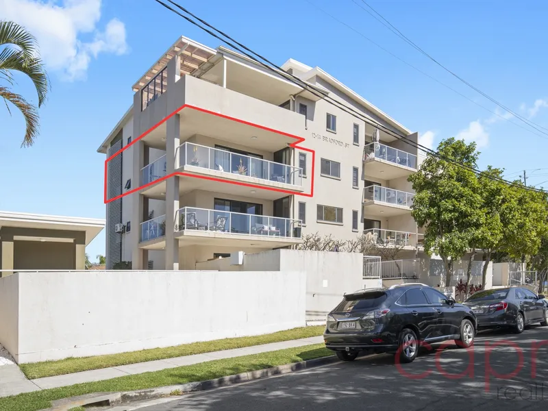 WALK TO THE BROADWATER - 2 BEDROOM WITH 2 CAR PARK