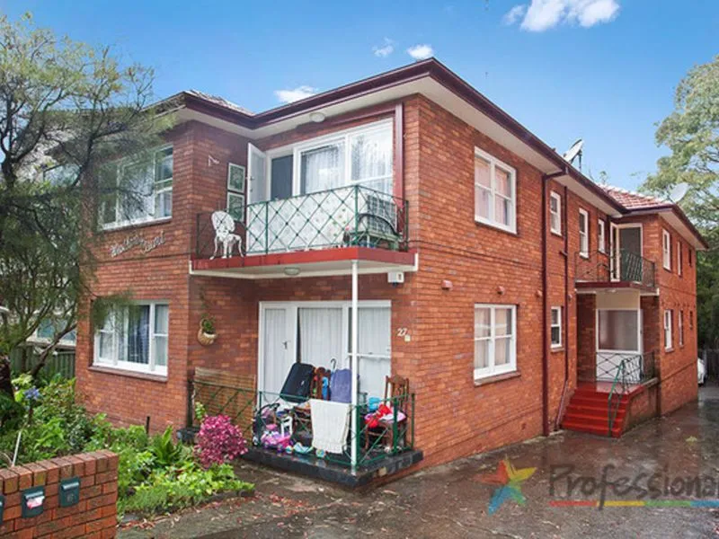 CLOSE TO KOGARAH TRAIN STATION & SHOPS