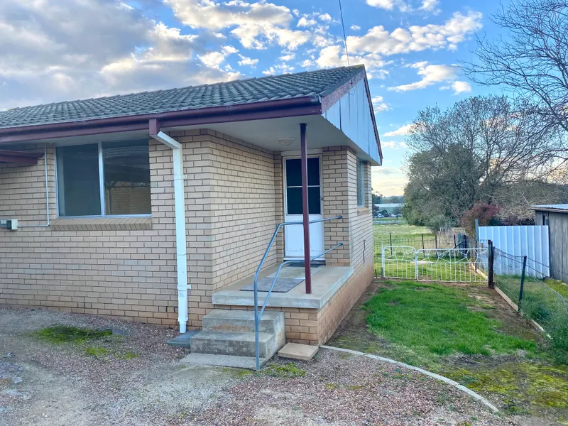 Tidy, well maintained unit in quiet street.