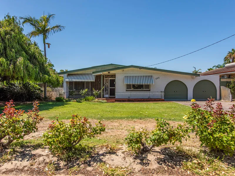 DELIGHTFUL FAMILY HOME - 802 SQM OF LAND ZONED R20/60