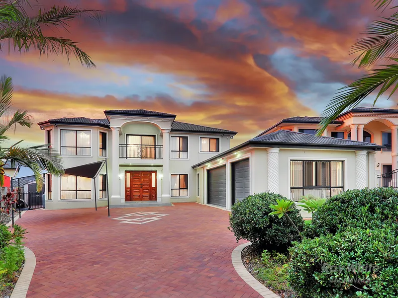 Incredible, Opulent and Indulgent Family Entertainer in Stretton College Catchment