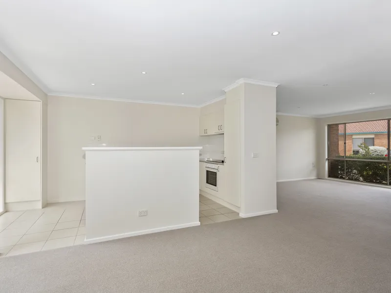 Beautifully presented home with new carpets and paint throughout