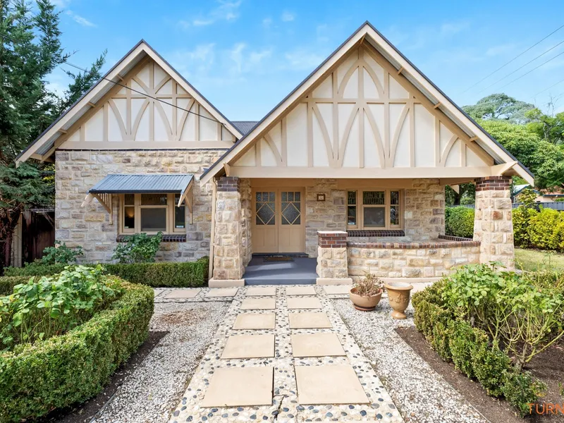 C.1935 Sandstone-fronted Tudor classic set for versatile family living