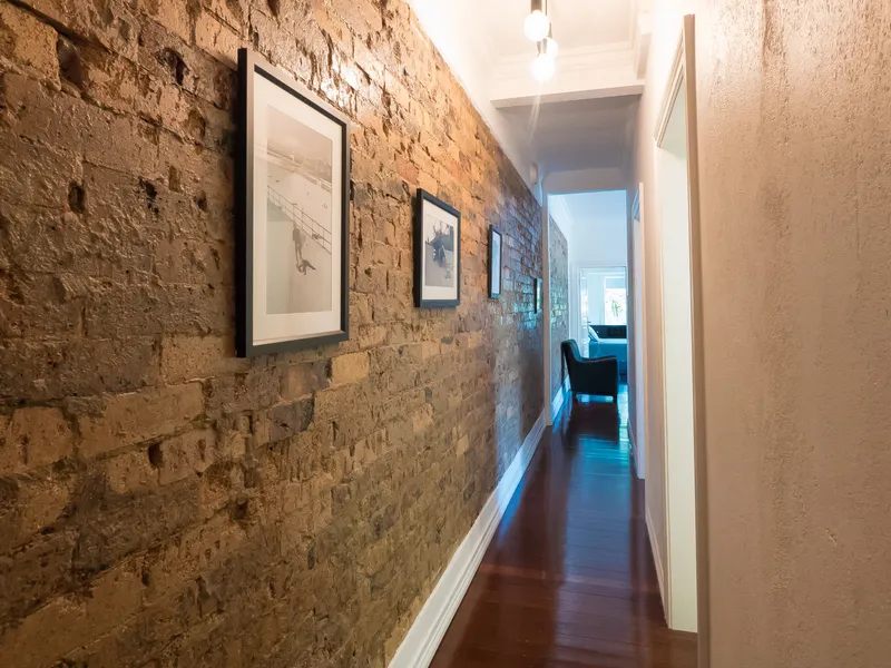 Spacious 2 Bedroom Apartment in The Heart of Clayfield