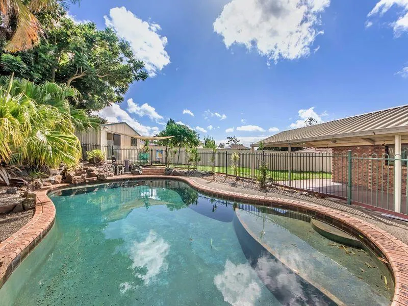 3 Bedroom Home with Rumpus room & Pool