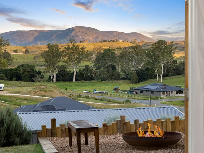 Beautiful new country home with stunning views