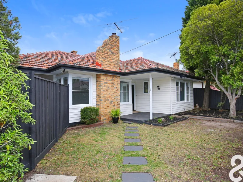 A BIT OF SUNSHINE ON SUNSHINE ST!