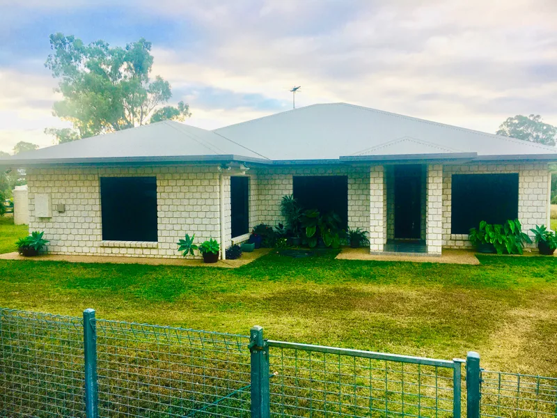 ALTON DOWNS / RIDGELANDS          GENTLY SLOPING 40 ACRES    WITH LOVELY SPACIOUS HOME