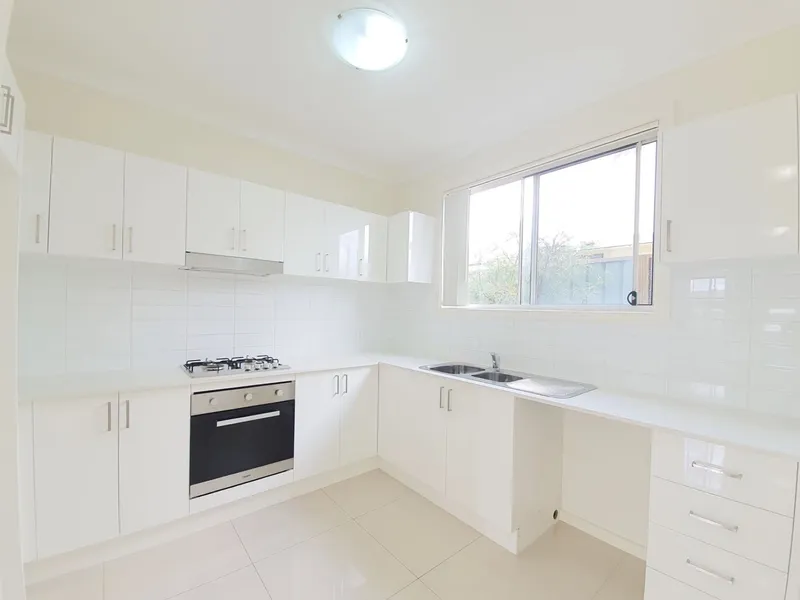 MODERN HOME WITH DUCTED AIR CONDITIONING