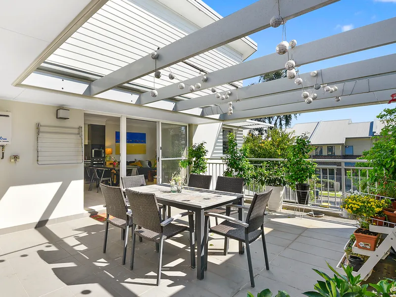 Waterside - Beautiful North Facing Terrace