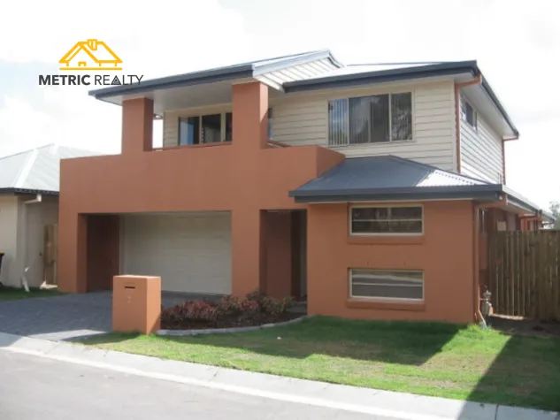 UNIQUE 5 Bedrooms 2 STOREY HOME OVERLOOKING PARK