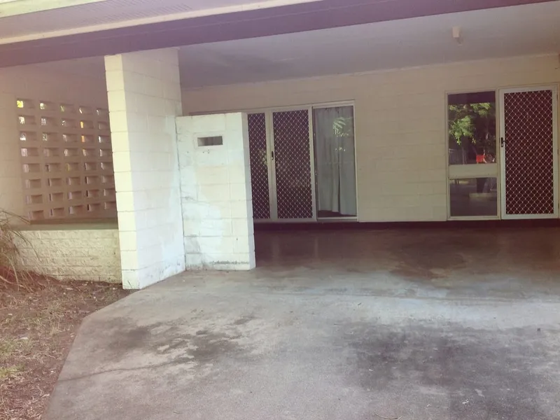 2 Bedroom Unfurnished Maisonette