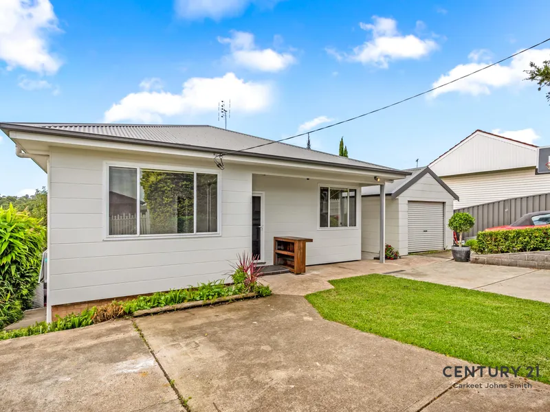 Country Style Serenity in Ultra Convenient Location