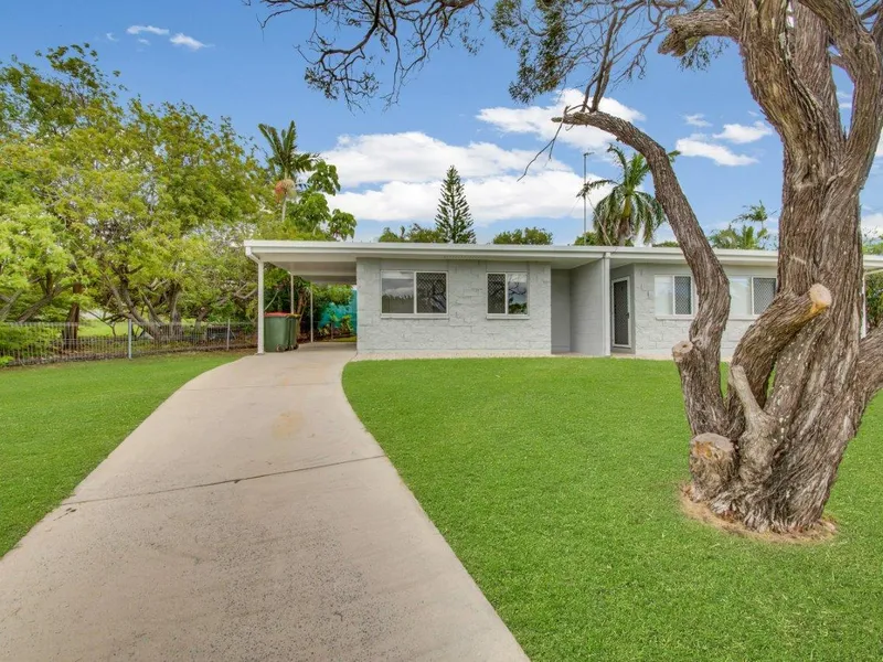 TILED 2 BEDROOM DUPLEX WITH PRIVATE PATIO, LOCATED WITHIN WALKING DISTANCE TO SHOPS, SCHOOLS AND DAY-CARE CENTRES