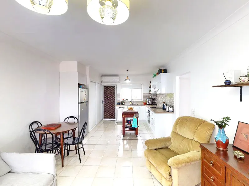 HEADING - STYLISH UNIT WITHIN MOMENTS TO TALLEBUDGERA