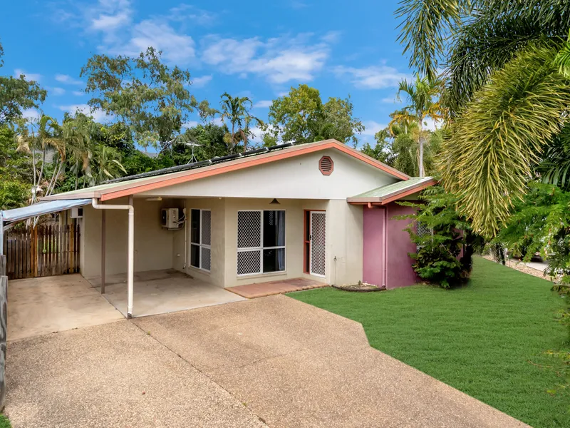 GREAT FAMILY HOME - END OF COURT - CENTRAL LOCATION