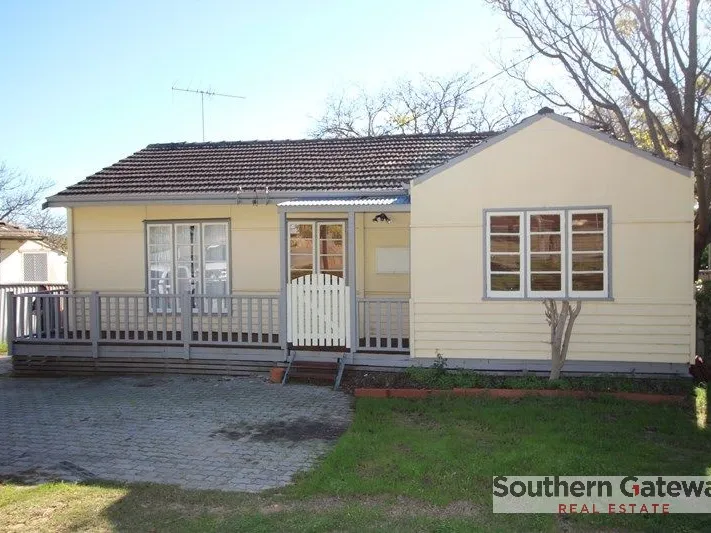 PRETTY AS A PICTURE COTTAGE IN MEDINA