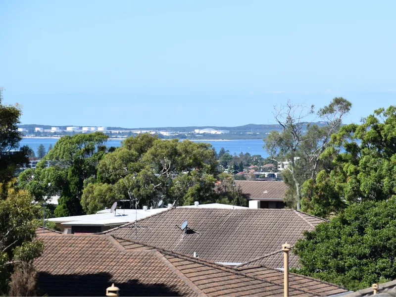 Oversized,  Quiet and Private  with breathtakingly beautiful district and water views over Botany Bay