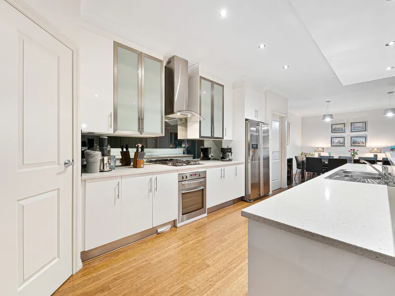 Opulent Executive Home with Salubrious Contemporary Appointments