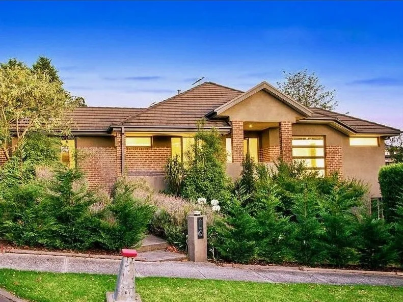 SPACING MODERN 4-BEDROOM TOWNHOUSE, READILY ACCESS TO SCHOOLS, SHOPS