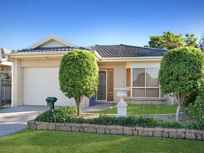 GATED COMMUNITY LIVING, OFFERING A QUALITY CAREFREE LIFESTYLE!!