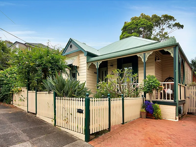 This classic Australian 3-4 bedroom House situated in a beautiful street in Mosman