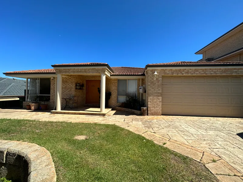 4x2 Family home offering a 6 month lease