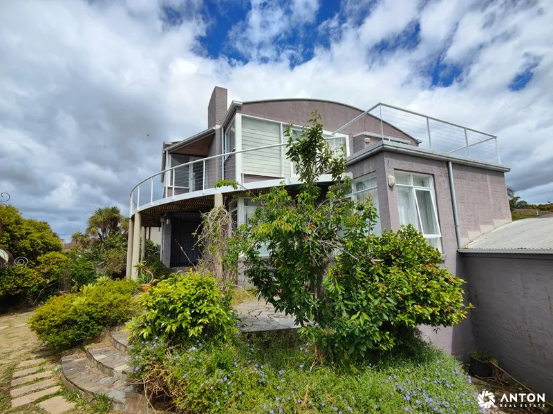 Views, versatility & a very special garden