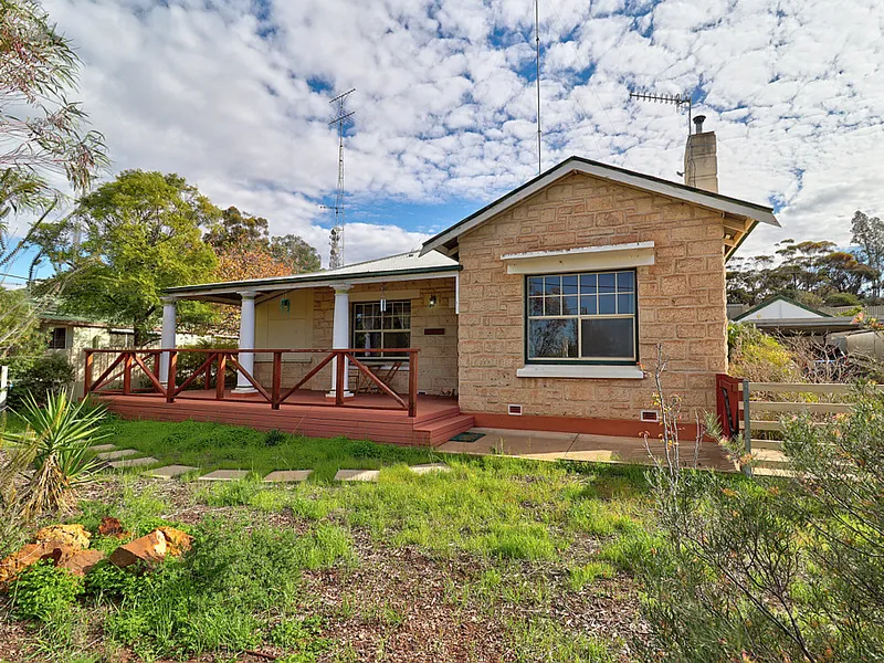 A Feel-Good Family Home in Great Location