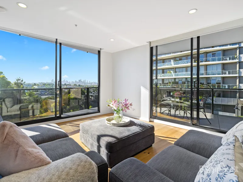 Sensational Modern Apartment With Million Dollar Views