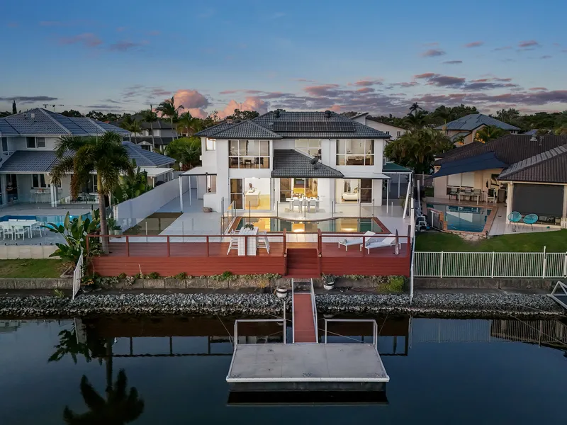 COMPLETELY RENOVATED PEARL IN OYSTER COVE!