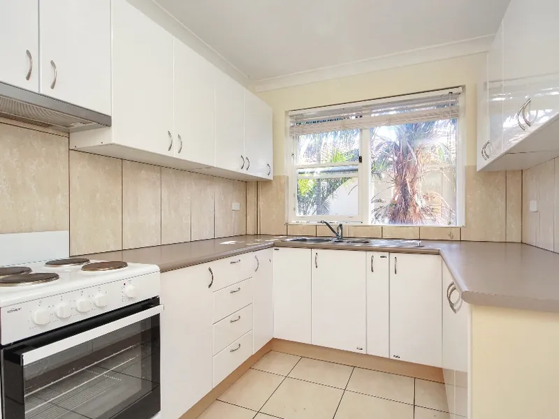 WHISPER QUIET, BRIGHT, SPACIOUS APARTMENT WITH BALCONY/ LOCK UP GARAGE