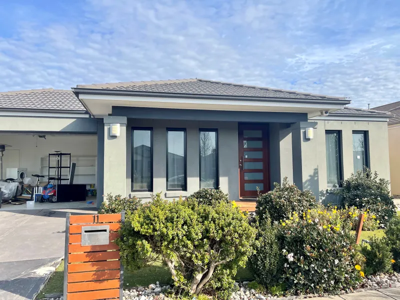 Modern 3 bedroom 3 living house