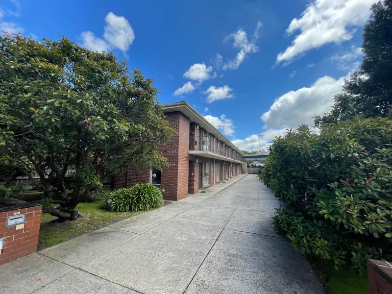 Light filled first floor Apartment