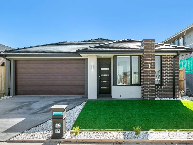 Doorstep to School & Park / Family home in CreekStone