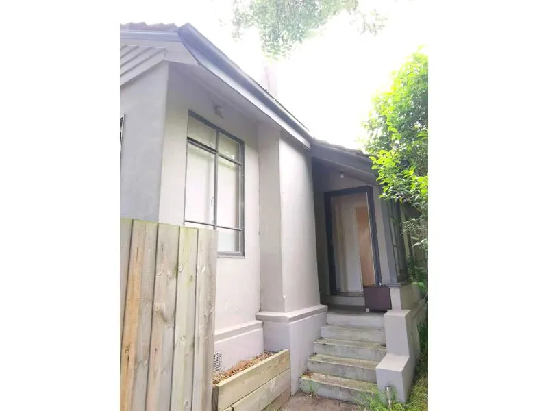 A nice house on Ashwood,near Chandy