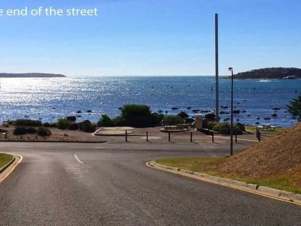 A PIECE OF PARADISE – WALK TO THE BEACH!