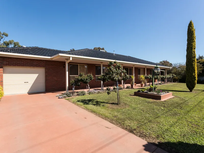House & Land - A country life right in the middle of town