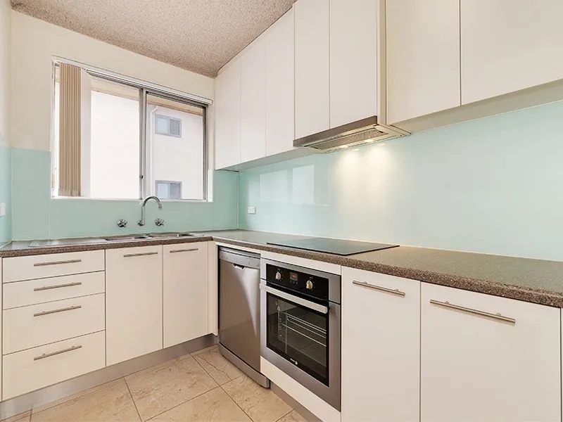 Spacious Two Bedroom Apartment in Convenient Location