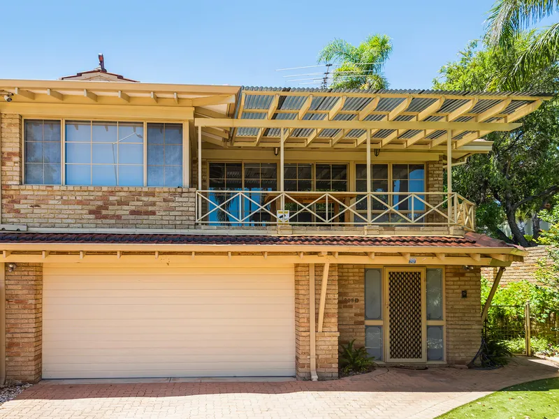 OPEN TO VIEW SAT 29 JAN 2.40PM