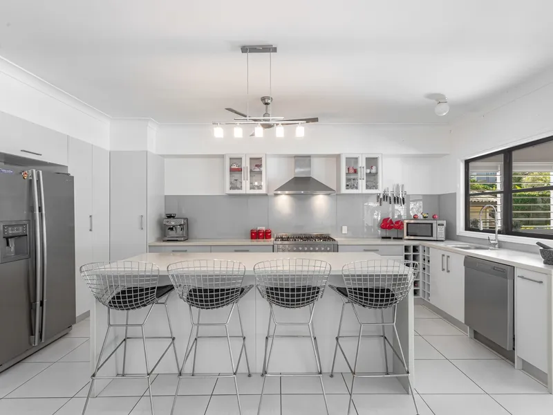 Exceptional Family Living on 1,093sqm