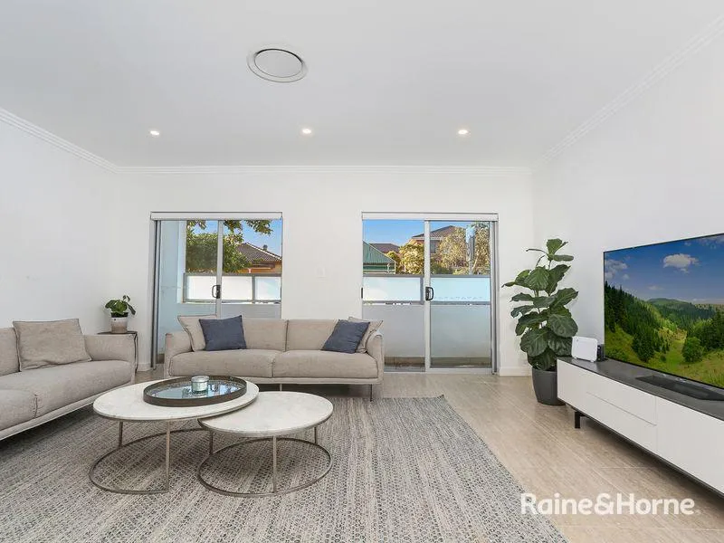 HUGE MODERN THREE BEDROOM HOME