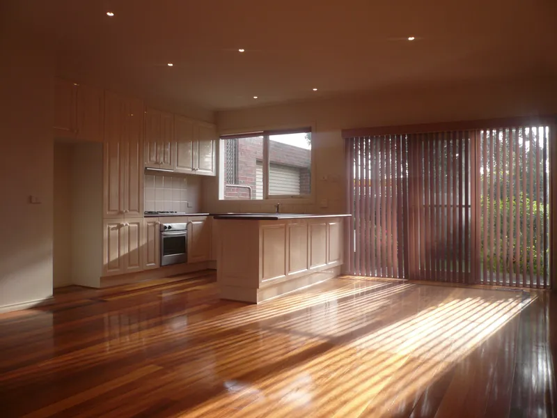 3 BR Townhouse in Great Location!