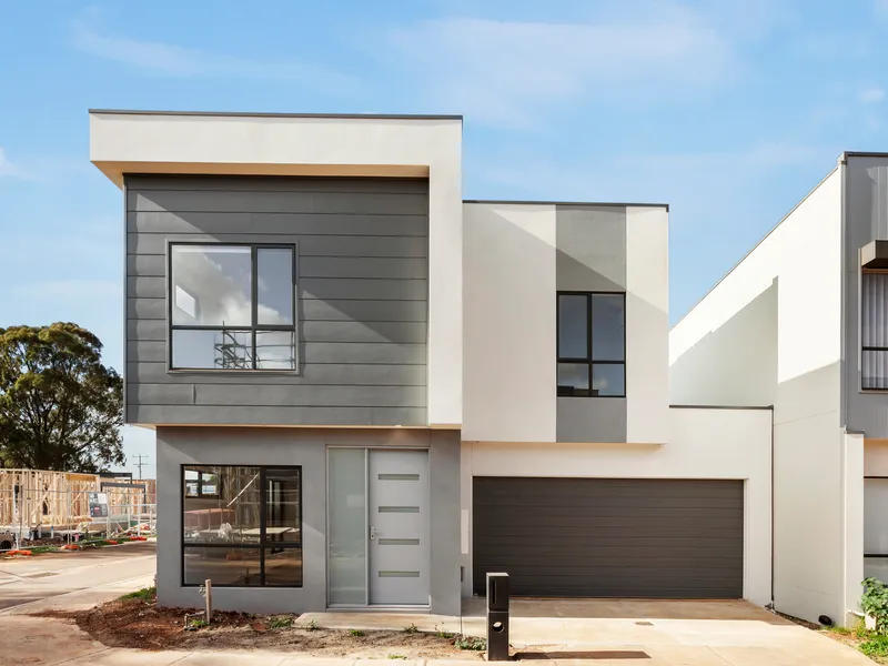 Brand New Townhouse in the Exclusive 'Steadfield' Development!
