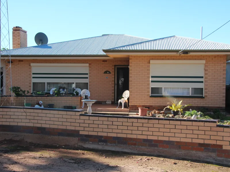 Hollitt - 6 Whyte Ave