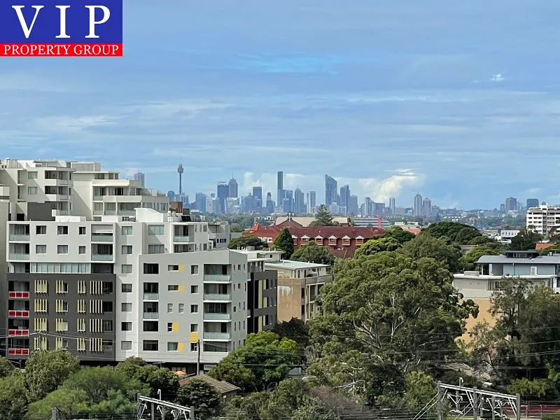 Amazing 3 bedroom apartment in the heart of Homebush