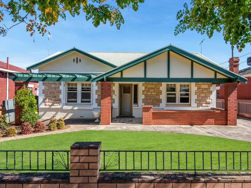 1925 CHARACTER BUNGALOW – RIPE FOR THE RENOVATION!