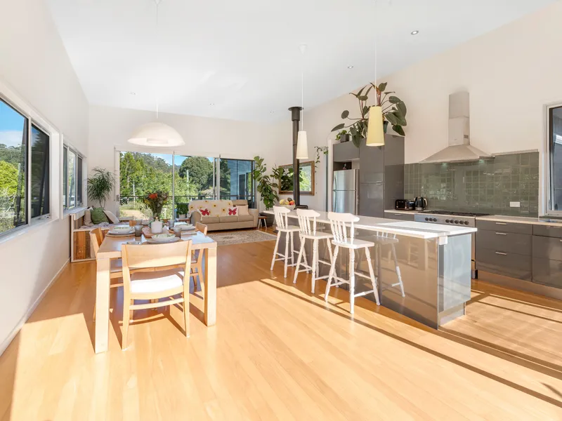 WELCOME HOME TO YOUR SLICE OF VALLEY LIFESTYLE!